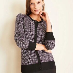 ANN TAYLOR Diamond Patttern Cardigan w/ black banding sz Medium